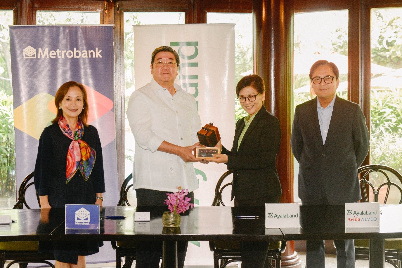 Ayala Land signs P15B 10-year loan with Metrobank