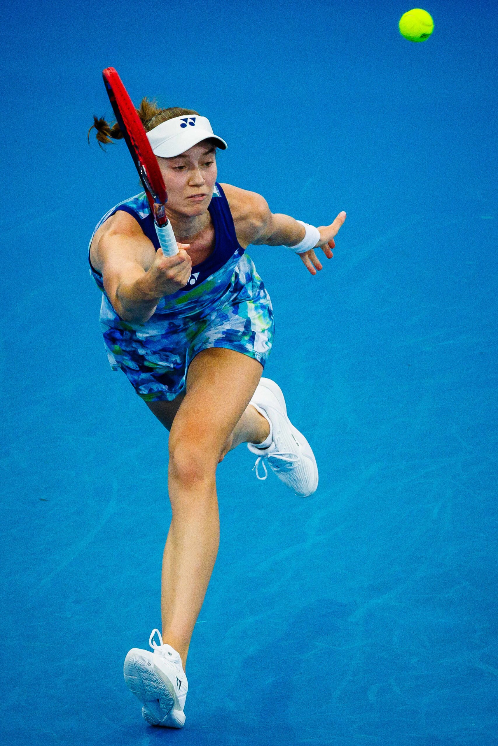 Rybakina conducts serving clinic