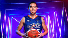Lin blows Hodge away
