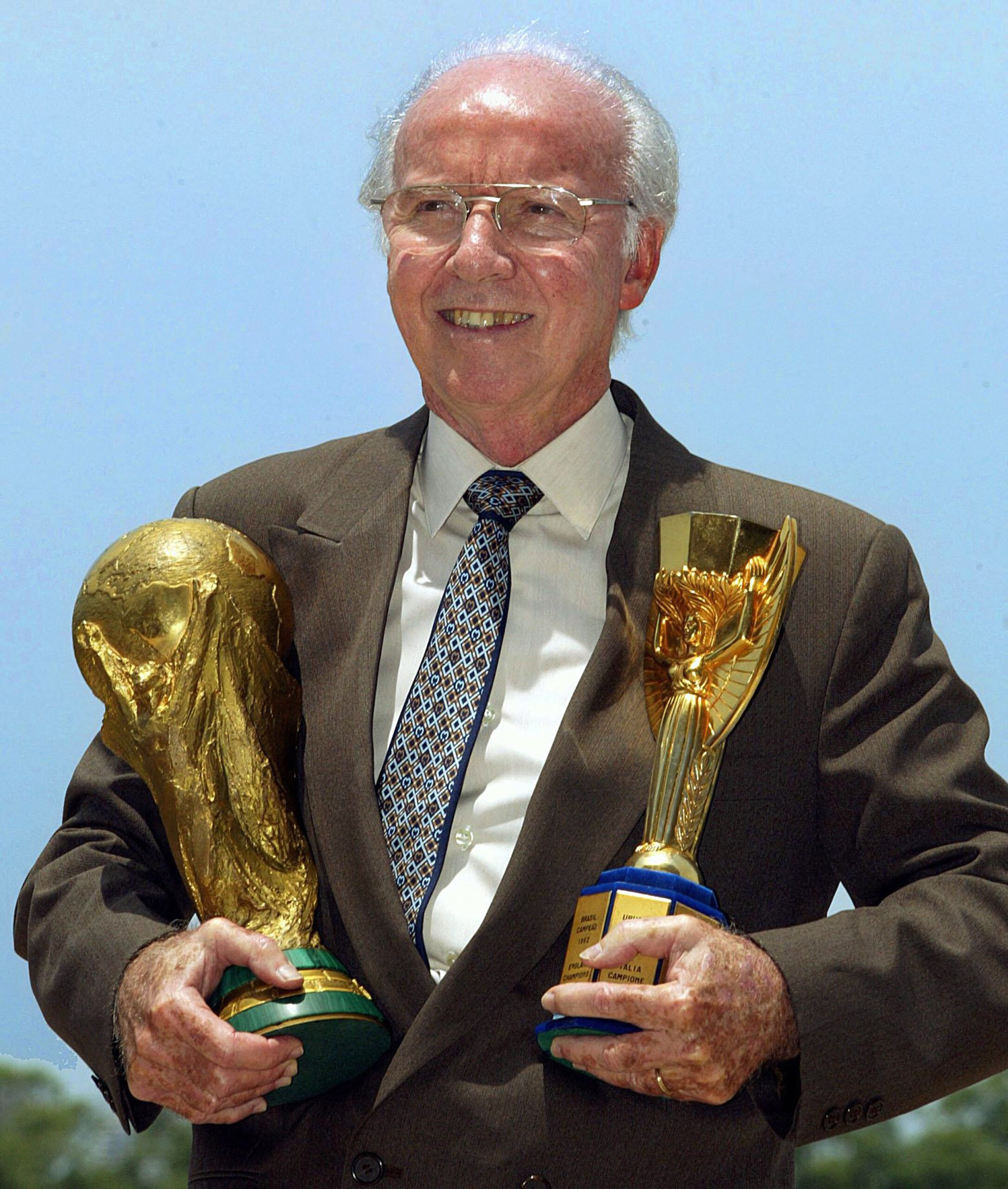 Brazilian football great passes