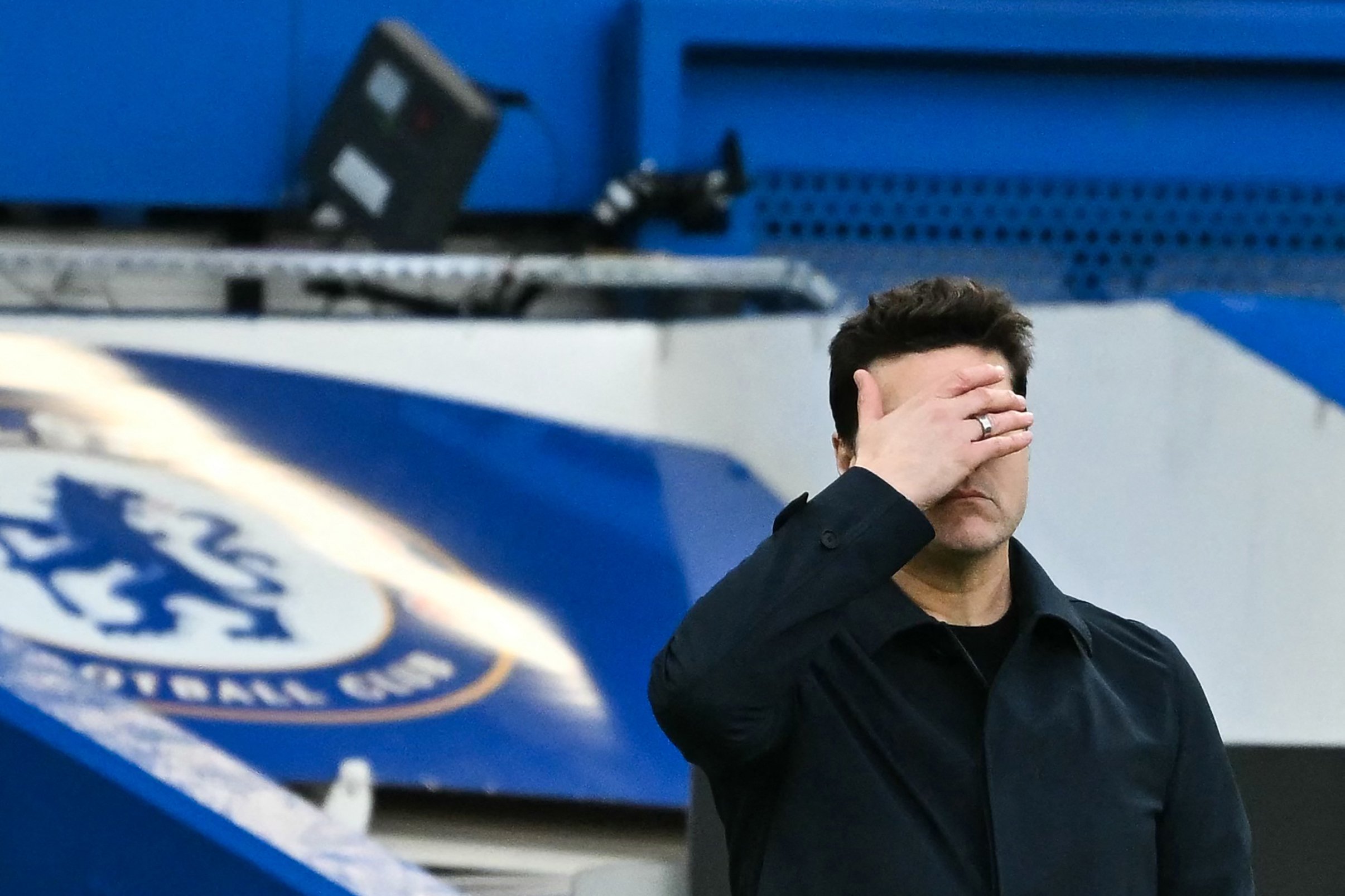 Pochettino under fire as Chelsea crash, birthday boy Hojlund sparks Man Utd