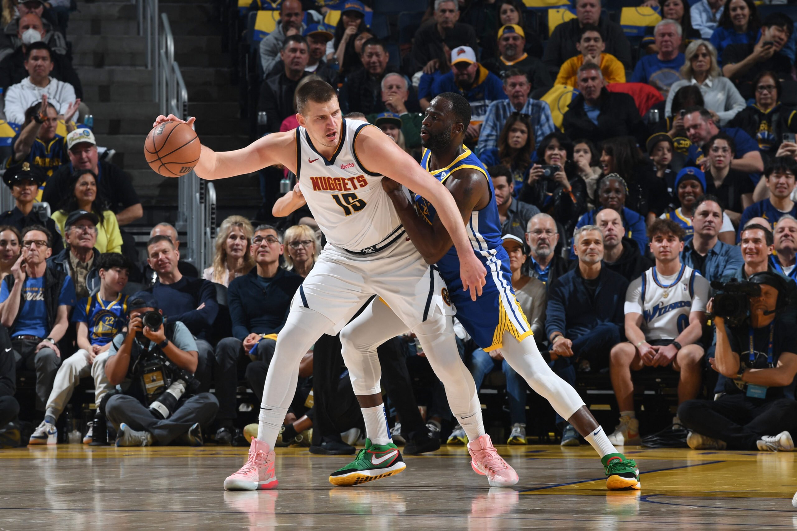Jokic, Nuggets clobber Warriors