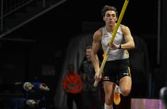 Pole vault king posts season best