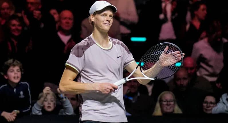 Sinner hangs tough, makes Rotterdam QF