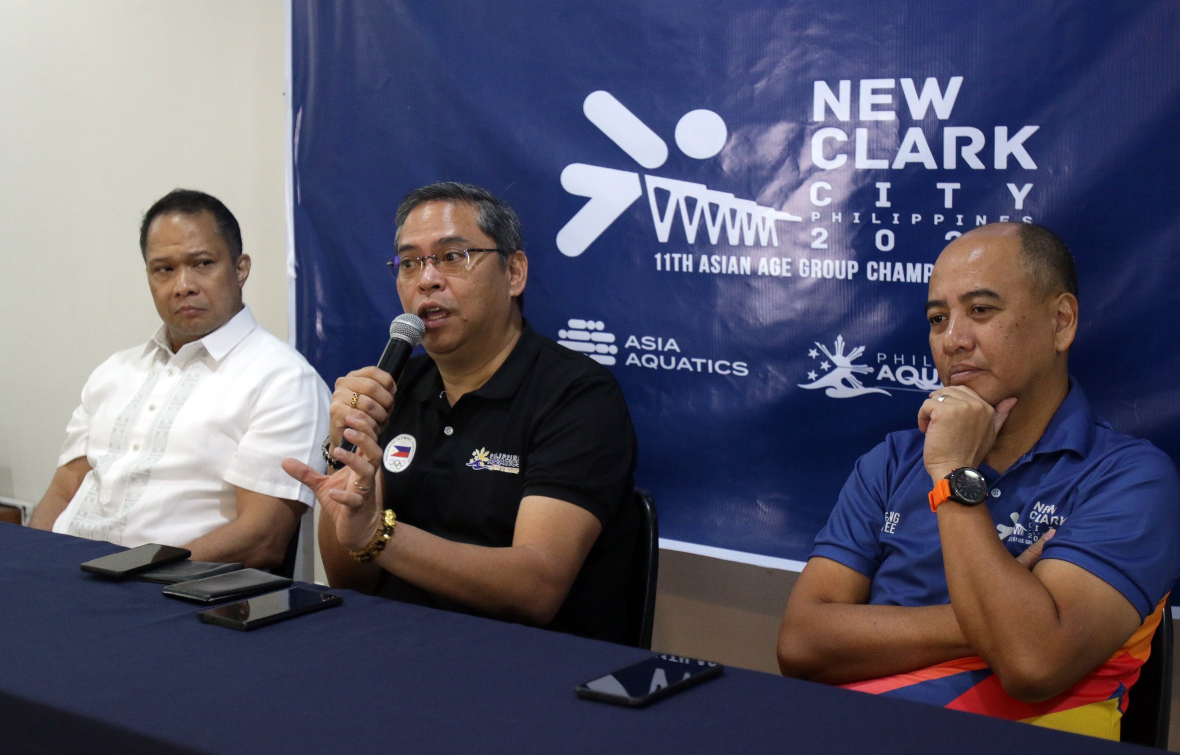 PHILIPPINE Aquatics Inc. secretary general Eric Buhain (middle) announces the staging of the 11th Asian Age Group Championships that will be held from 26 February to 9 March at the New Clark City Aquatic Center in Tarlac. Joining Buhain in the PSA Forum were chief executive officer Joseph ‘Jojit’ Alcazar (left) and chief operating officer Dave Carter. | photograph by Joey Sanchez Mendoza for the Daily Tribune @tribunephl_joey