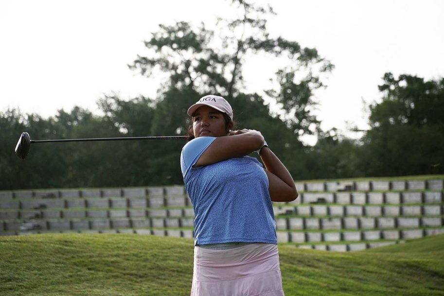 Quintanilla hangs on to 1-shot lead