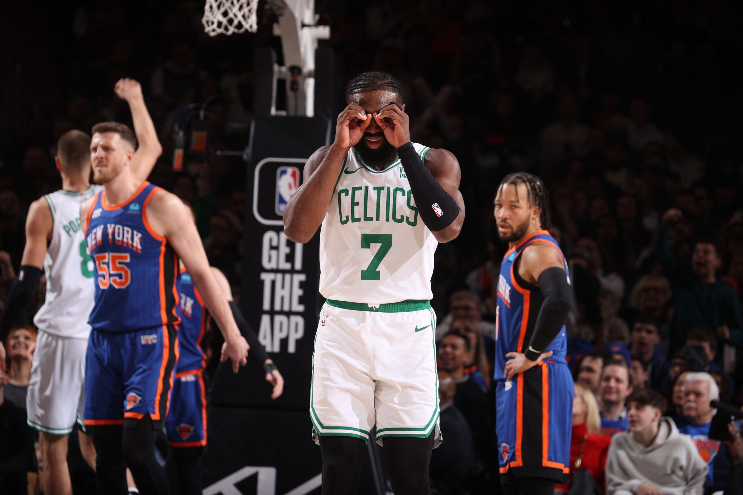 Red-hot Celtics stretch streak