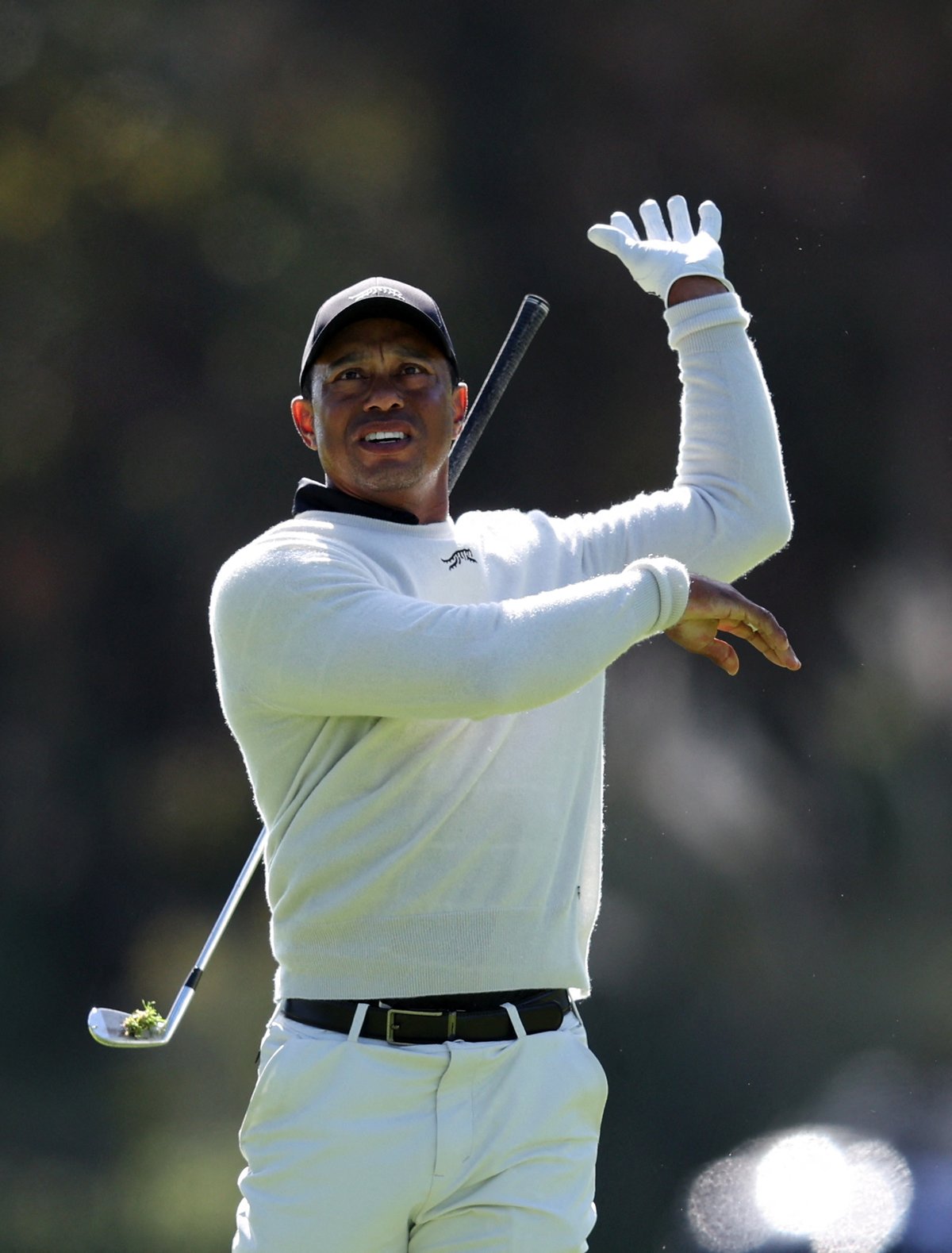 Cantlay takes driver’s seat at Riviera as shanking Tiger struggles