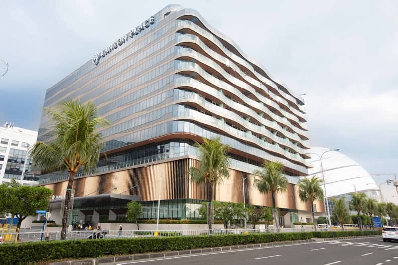 Hotelier’s hotelier Laurent Boisdron lights up Lanson Place Mall of Asia Manila
