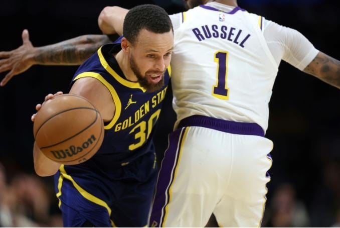 Curry tows Warriors past Lakers
