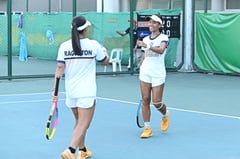 Lady Bulldogs near elims sweep