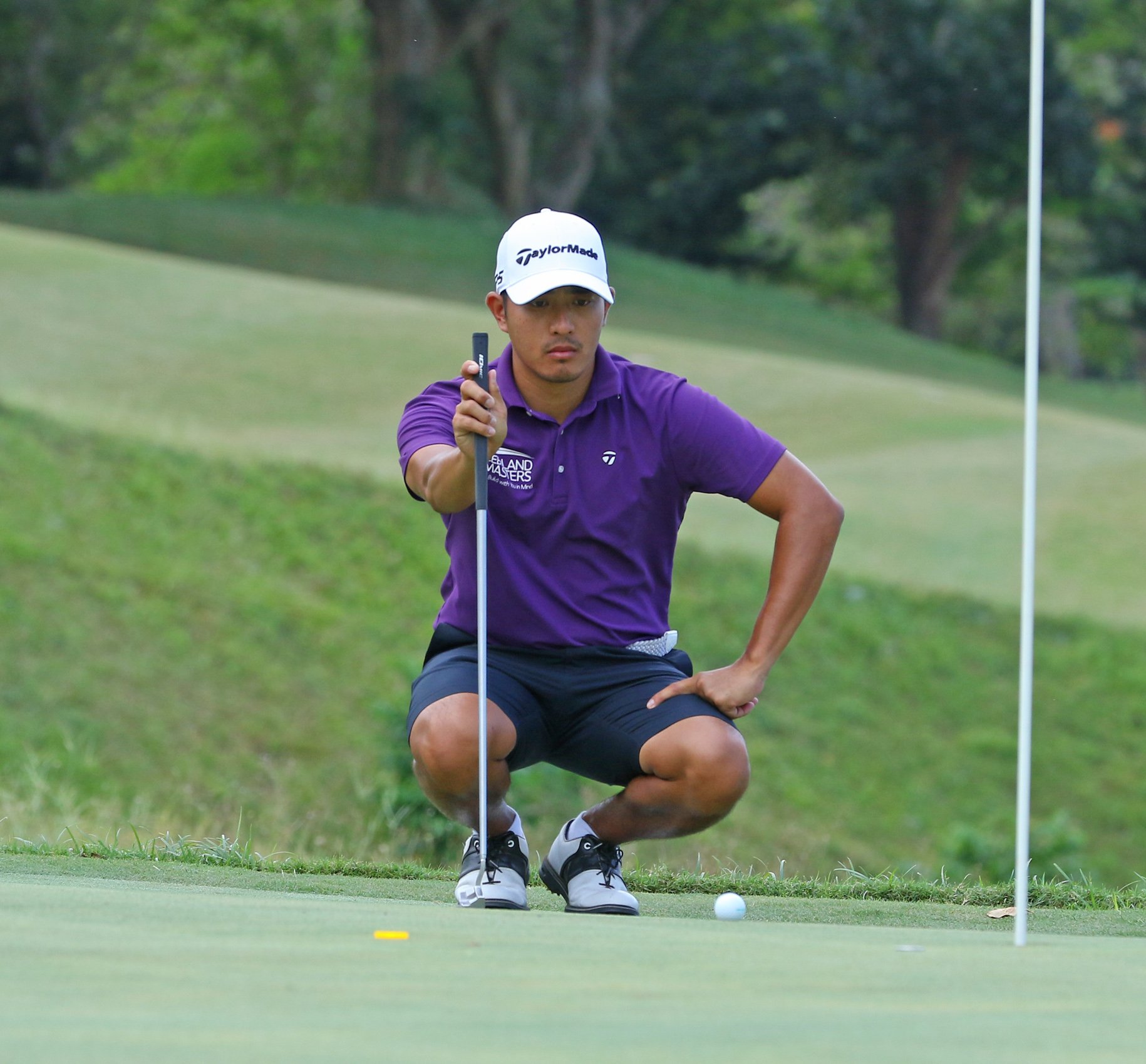 Go sizzles with 65, posts 8-shot lead