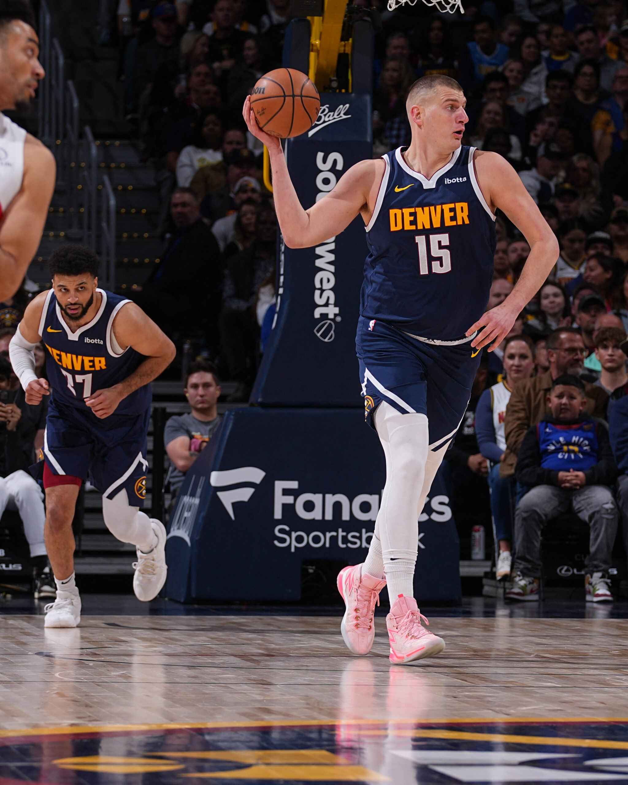 Jokic, Nuggets tame Raptors