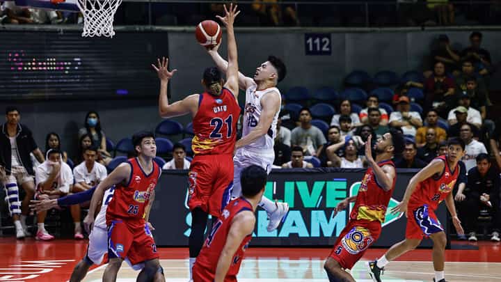 Bong Quinto sparks Meralco's strong overtime start to burn Rain or Shine. (PBA Images)