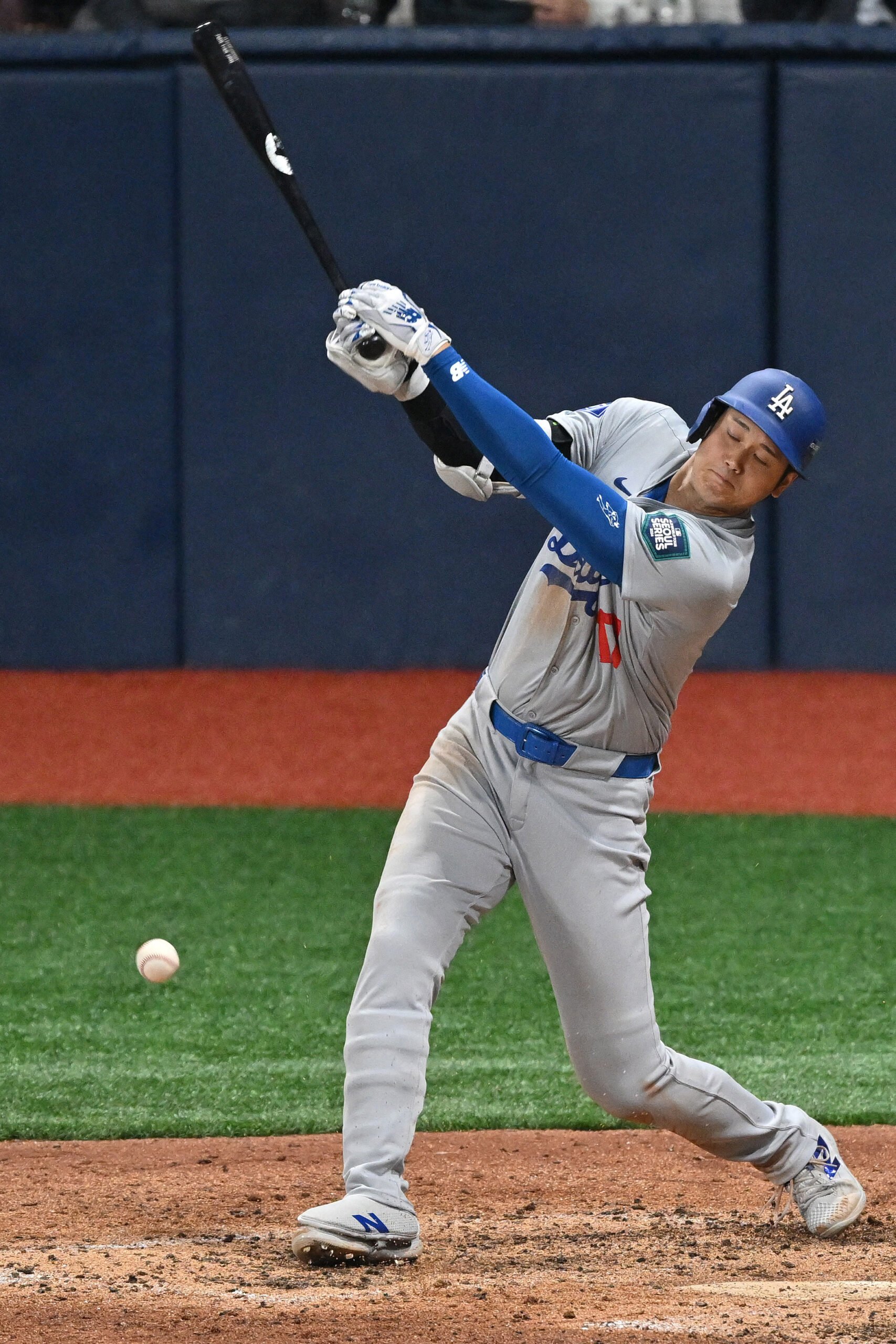 Ohtani opens Dodgers career on high note