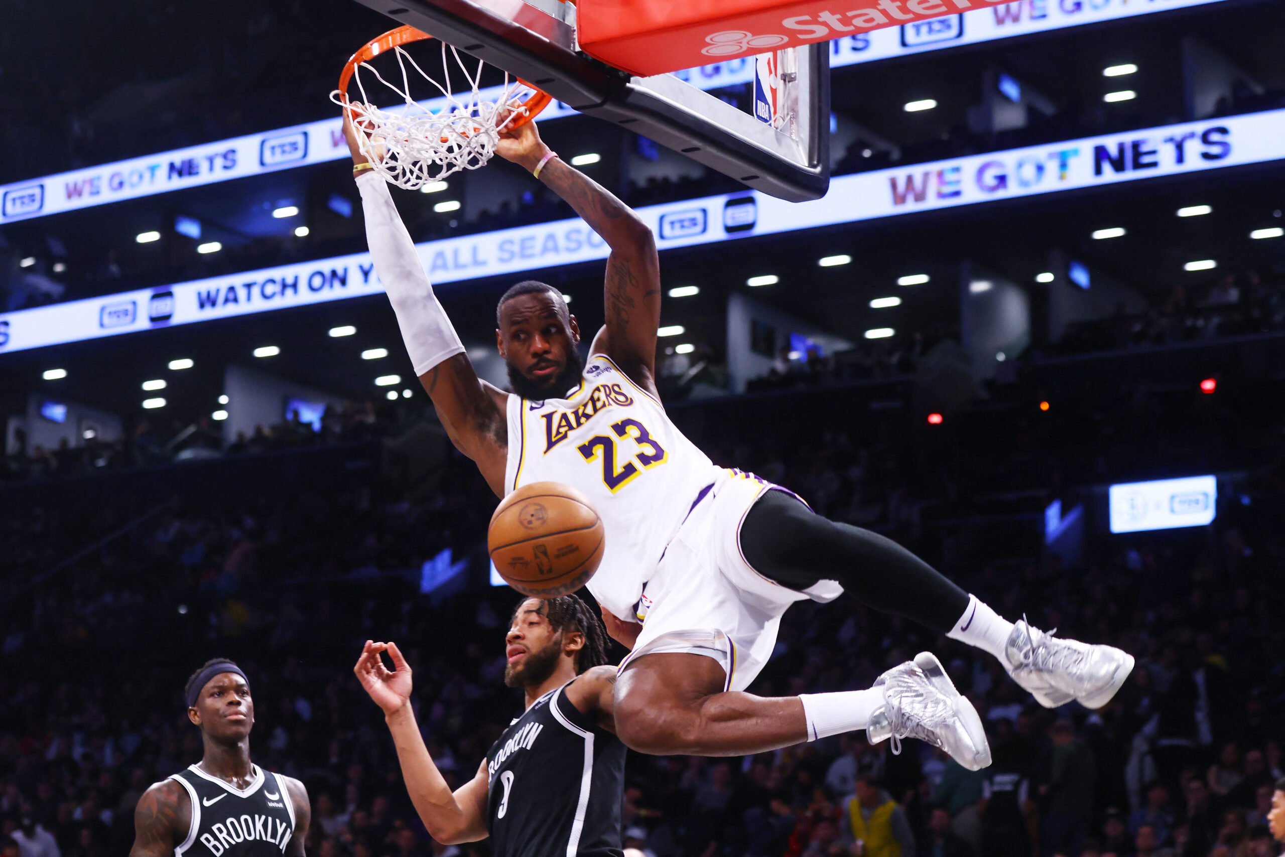 LeBron catches fire, drops 40