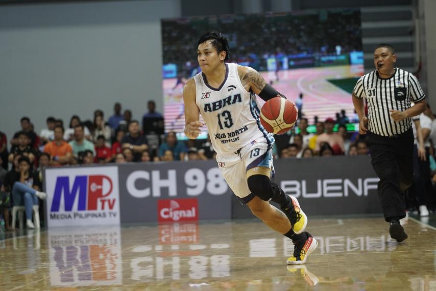 PHOTOGRAPH COURTESY OF MPBL
Mark Tallo lends a big hand in Abra’s 83-75 victory over fellow newcomer Pangasinan in the MPBL Sixth Season over the weekend in Calasiao, Pangasinan.