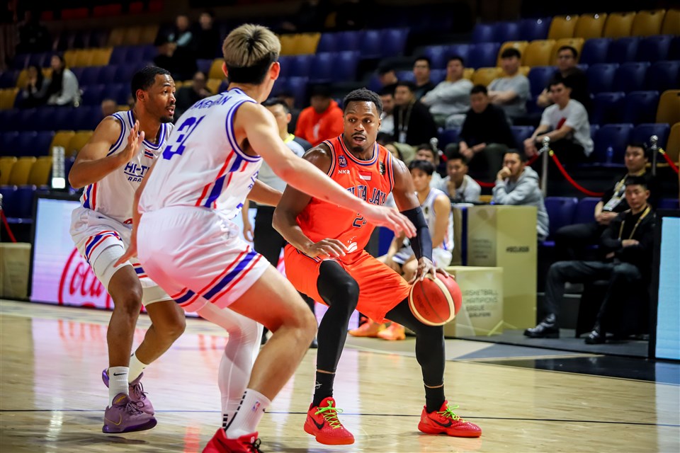 Brownlee shining in Asian cagefest