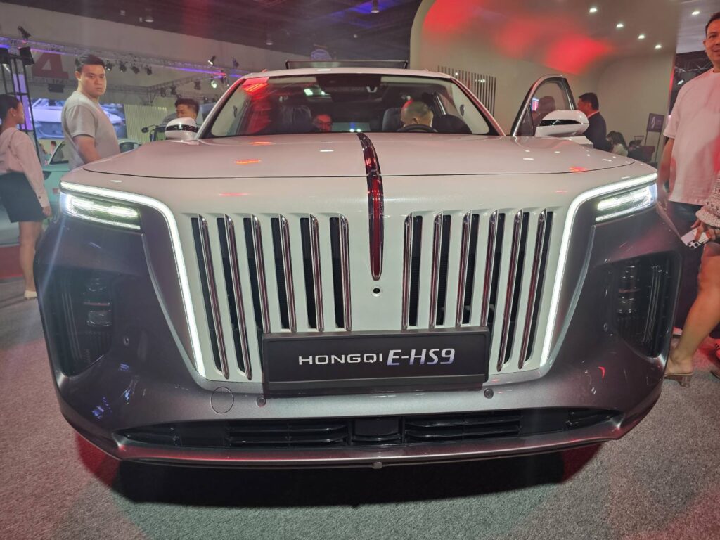 STRONG curb appeal by the Hongqi E-HS9.