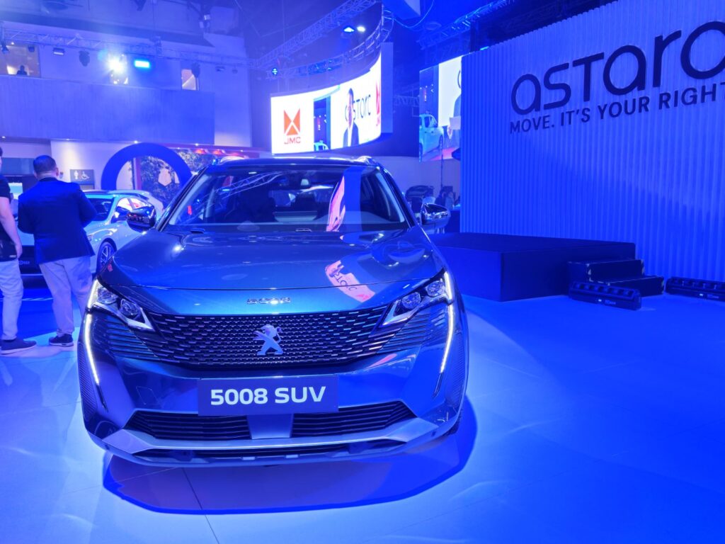 TOP of the line Peugeot 5008.
