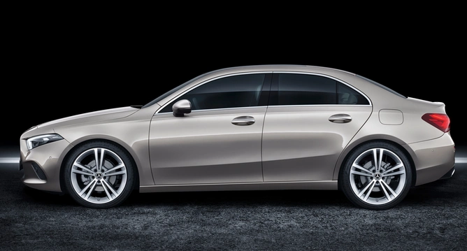 MERCEDES-BENZ
A-CLASS LIMOUSINE