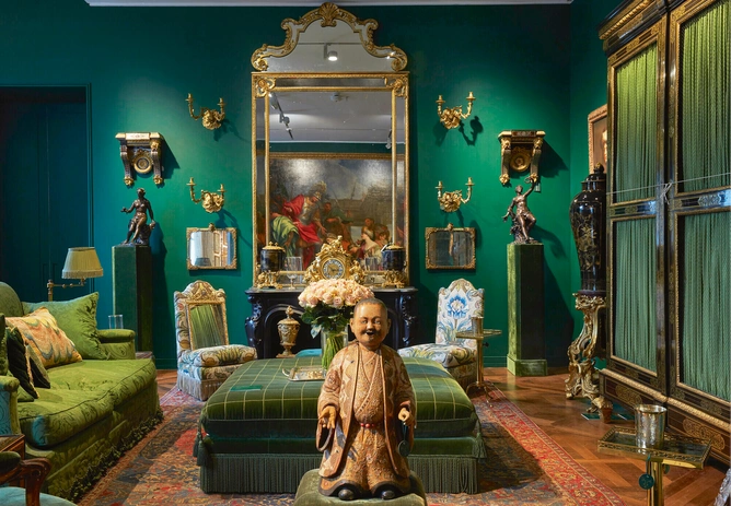 The Salon Vert or Green Room in
Hubert de Givenchy’s mansion in Paris. Green was to become the designer’s trademark.