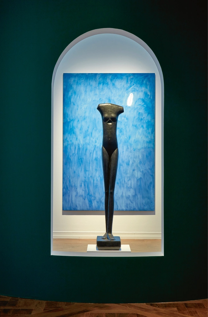 At the Paris Exposition held in June as a preview for Christie’s Hubert de Givenchy Collector auction, the Femme Qui Marche (1932-1936), a sculpture by Alberto Giacometti, sold for €27,169,500. Behind it, Joan Miro’s Le Passage de l’oiseau-migrateur (1893-1983), sold for 
 €6,845,750.