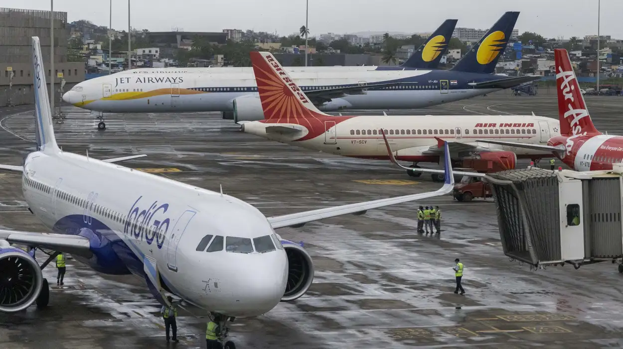 aviation-industry-suffered-11-658-cr-loss-in-fy22-fortune-india