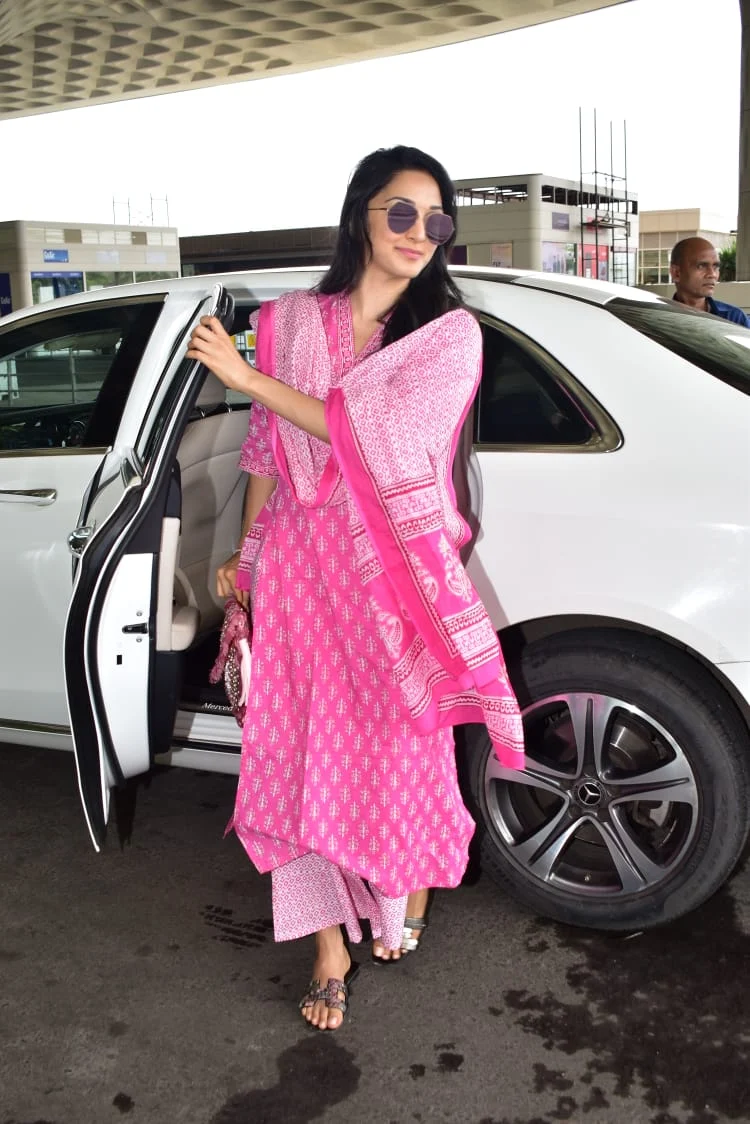 Kiara Advani’s airport fashion consists of Rs 45,000 flip flops