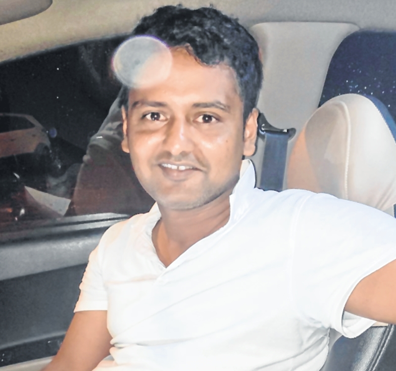 Double gift as driver returns wallet to passenger, who both celebrated birthday on same day