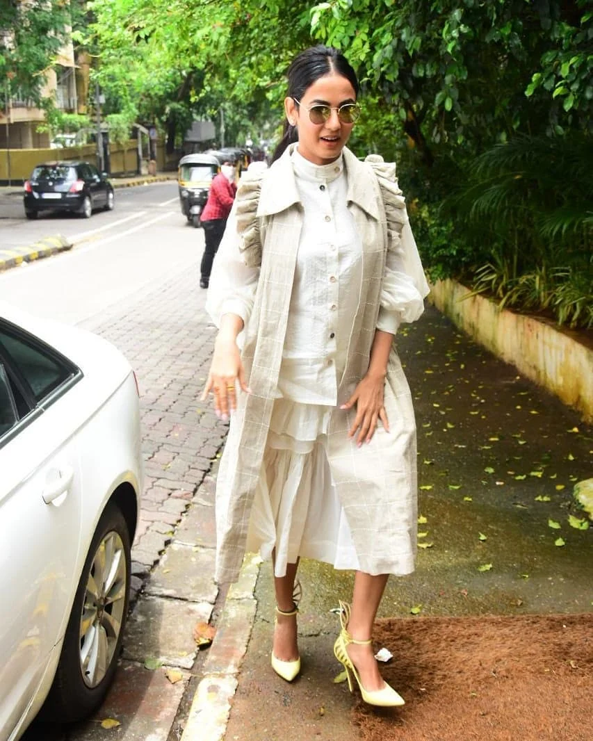 Top 10 eateries in Mumbai to spot your favourite Bollywood celebs