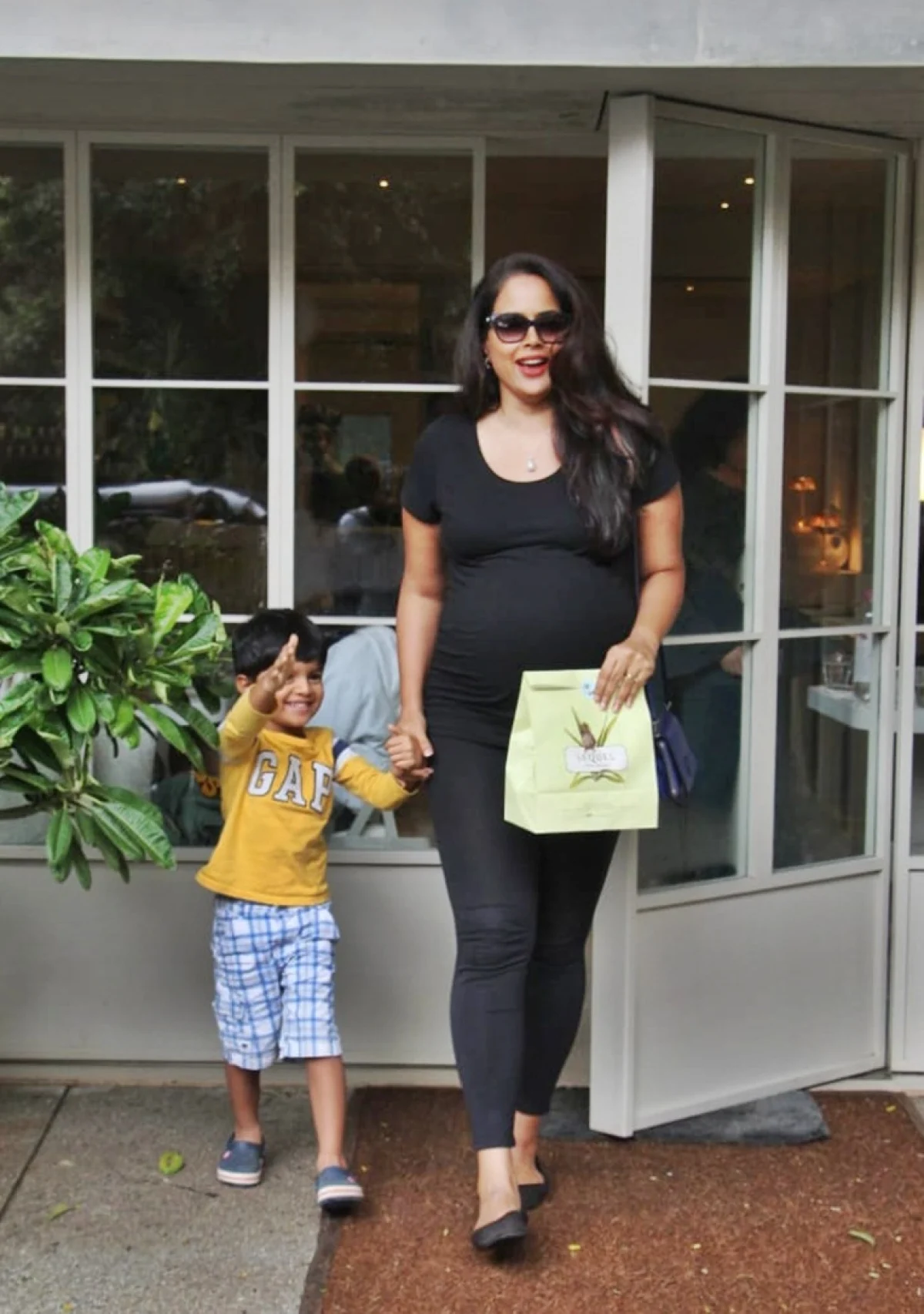 Top 10 eateries in Mumbai to spot your favourite Bollywood celebs