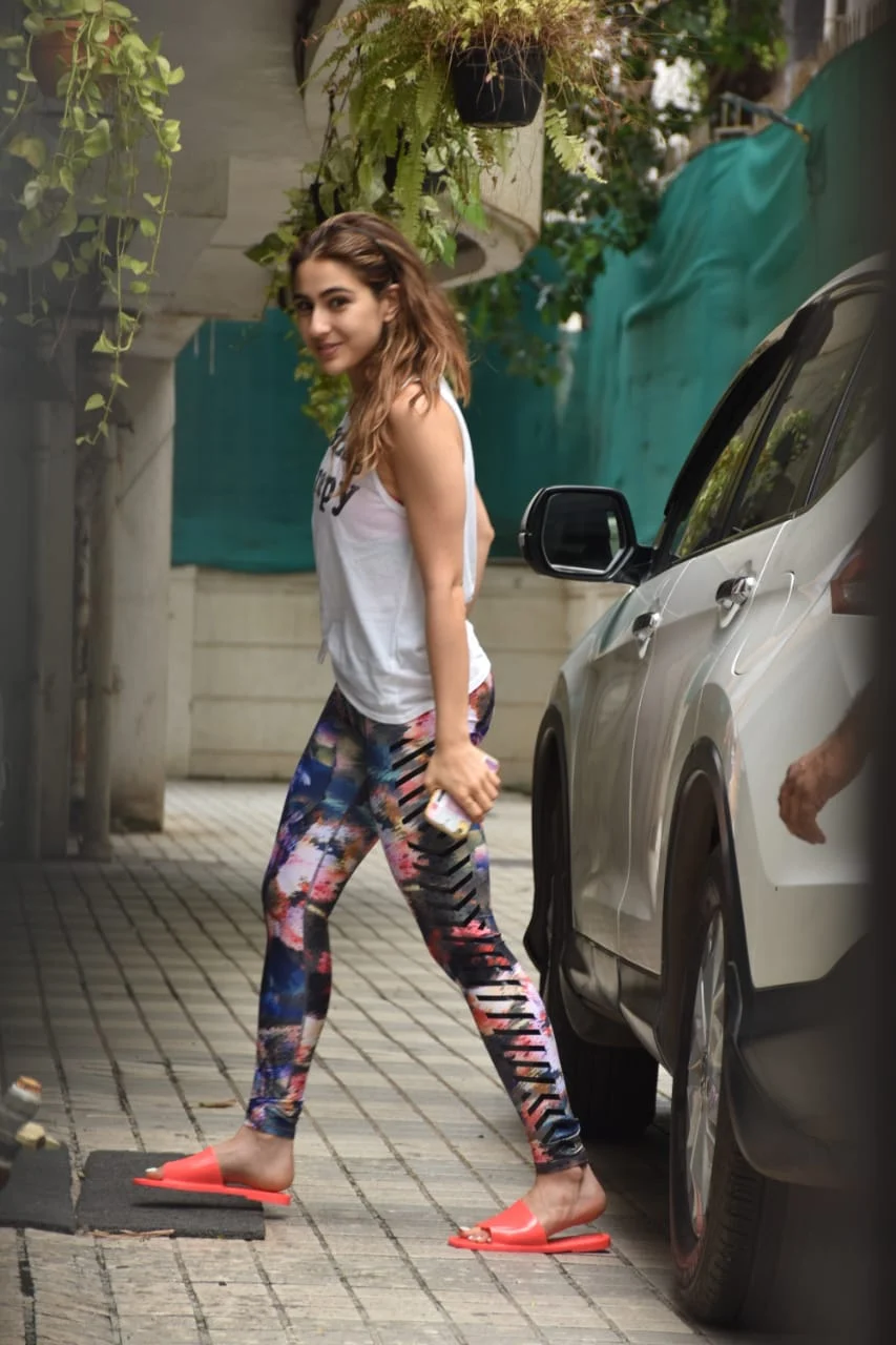 Sara ali khan snapped in juhu