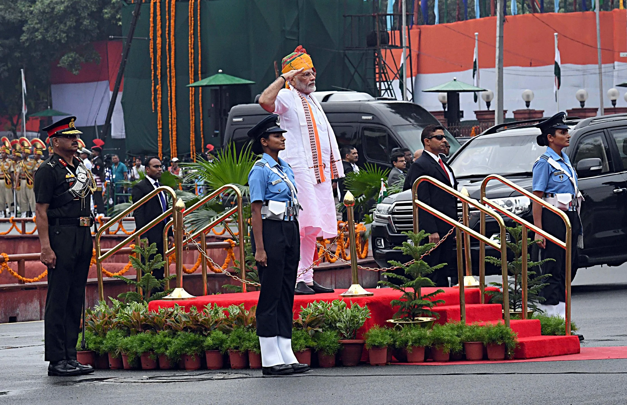 Prime Minister Narendra Modi inspecting the Guard of Honour at the ramparts of Red Fort, on the occasion of 73rd Independence Day, in New Delhi