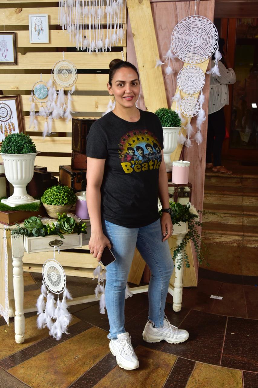 Esha Deol who recently walked the ramp with her daughter Radhya in a special show for kids, was clicked by the shutterbugs.