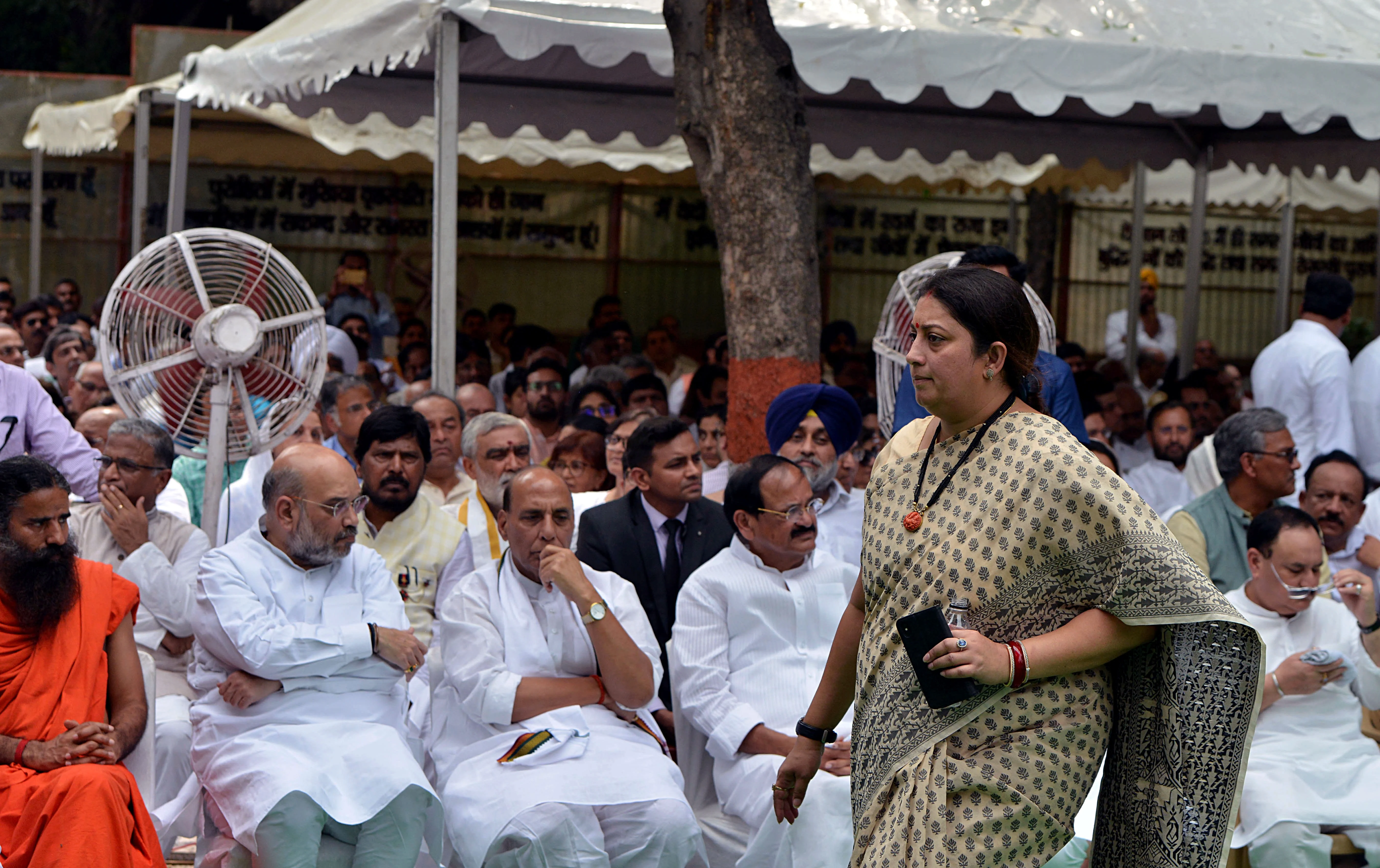 Union Minister for Women and Child Development Smriti Zubin Irani arrives to attend the funeral of former Finance Minister Arun Jaitley at Nigambodh Ghat in New Delhi