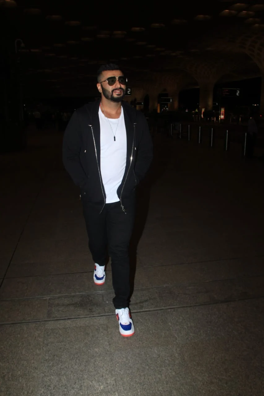 Paparazzi Files: Sonam Kapoor, Janhvi Kapoor, Khushi Kapoor and others clicked by shutterbugs