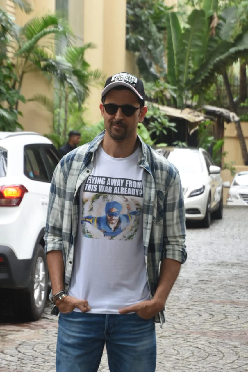 Hrithik roshan snapped in the city