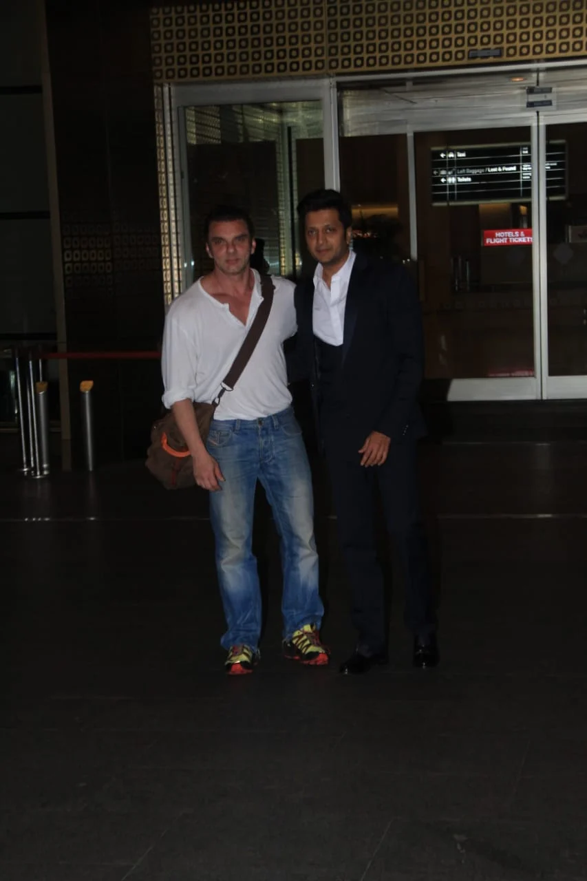 Sohail Khan Riteish Deshmukh at Mumbai airport