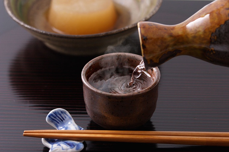 Are you drinking warm water or taking hot water bath to prevent COVID-19? Here's what the government has to say - Vimarsana News