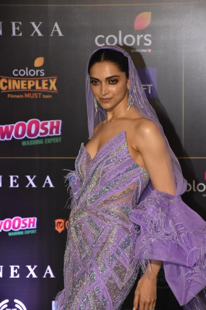 Deepika Padukone’s Rs 7 Lakh outfit for IIFA 2019 leaves Ranveer Singh swooned