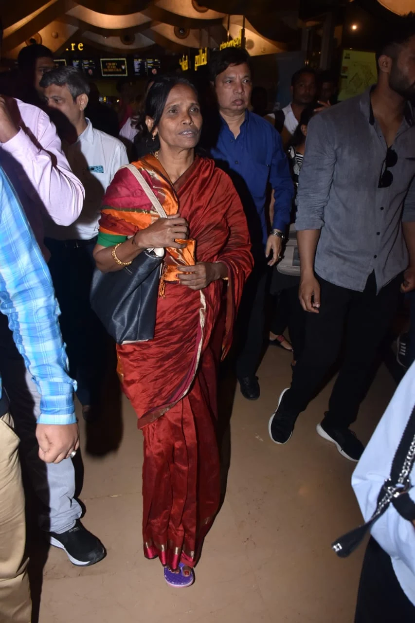 Internet sensation Ranu Mondal arrived to a press conference of ‘Teri Meri’ song, aided by Himesh Reshammiya and his wife.
