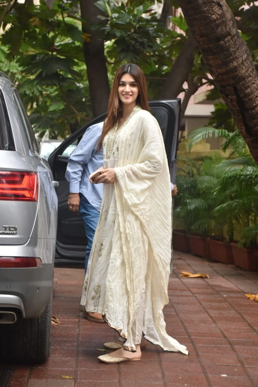 Kriti Sanon spotted in Andheri