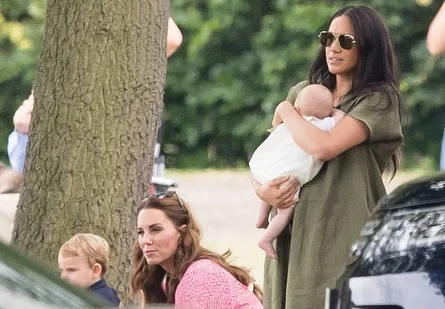 Take a cue from Meghan Markle, who is repeating her old dresses like a pro