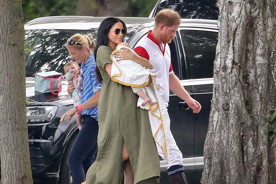 Take a cue from Meghan Markle, who is repeating her old dresses like a pro
