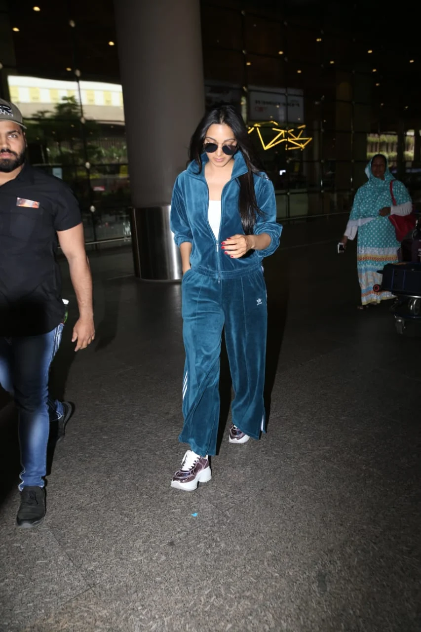 Kiara Advani’s dapper airport look will make your heart skip a beat