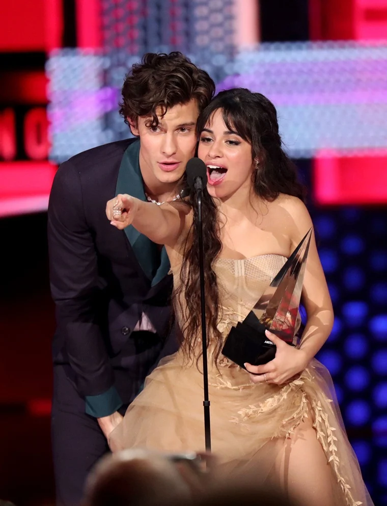 Camila Cabello, Shawn Mendes turn up the heat while performing ‘Senorita’ at 2019 AMAs
