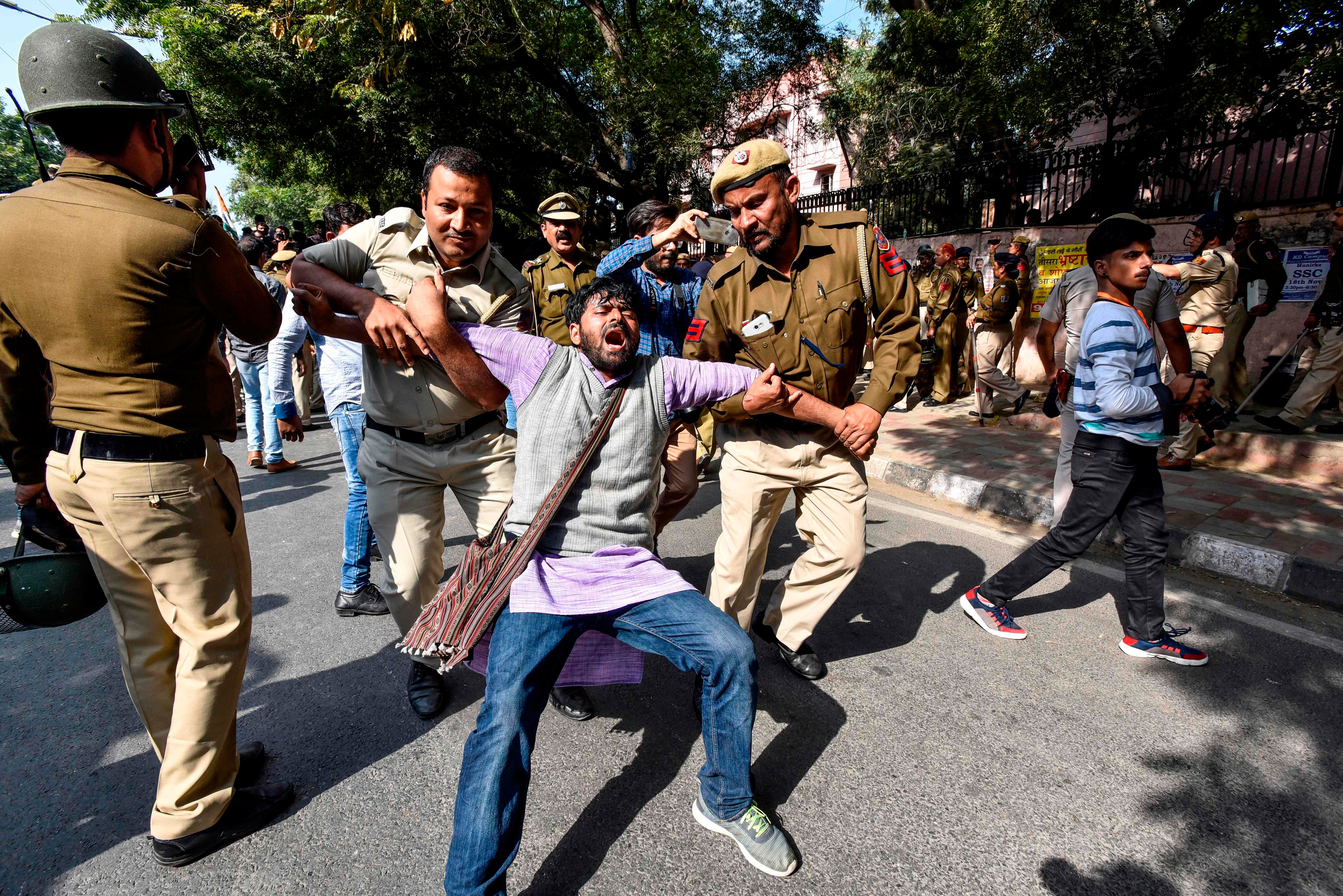 Beware Delhi Police, some of them might become lawyers: Twitterati react to 'lathi charge' on JNU students