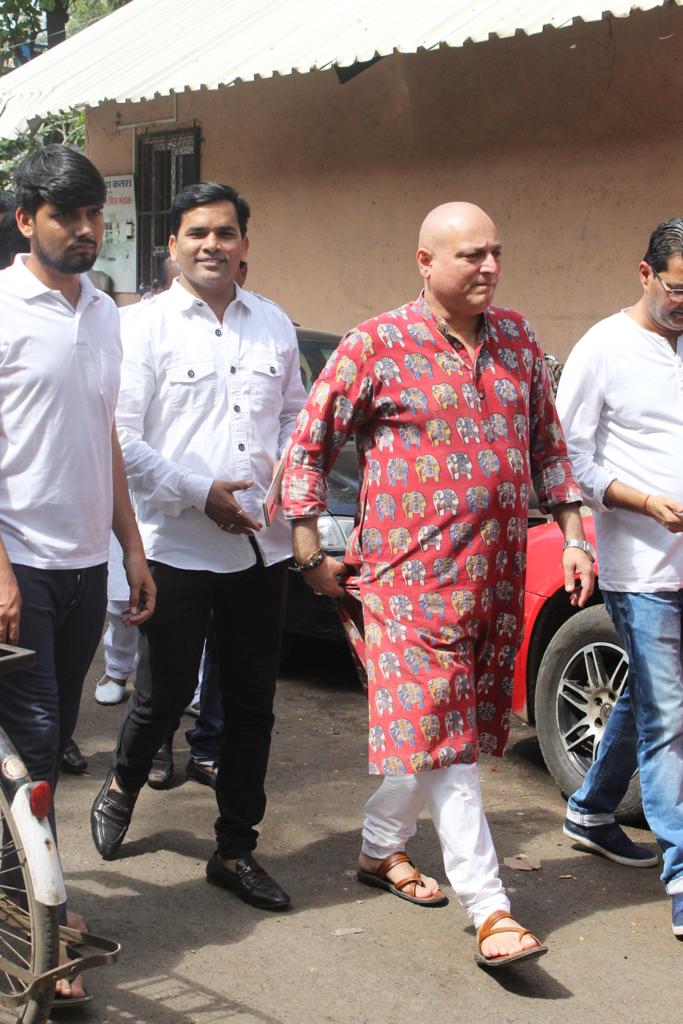 Champak Jain Funeral Sonu Sood Sajid Nadiadwala And Other Celebs In Attendance Champak jain and victory music brings you its new romantic number. champak jain funeral sonu sood sajid