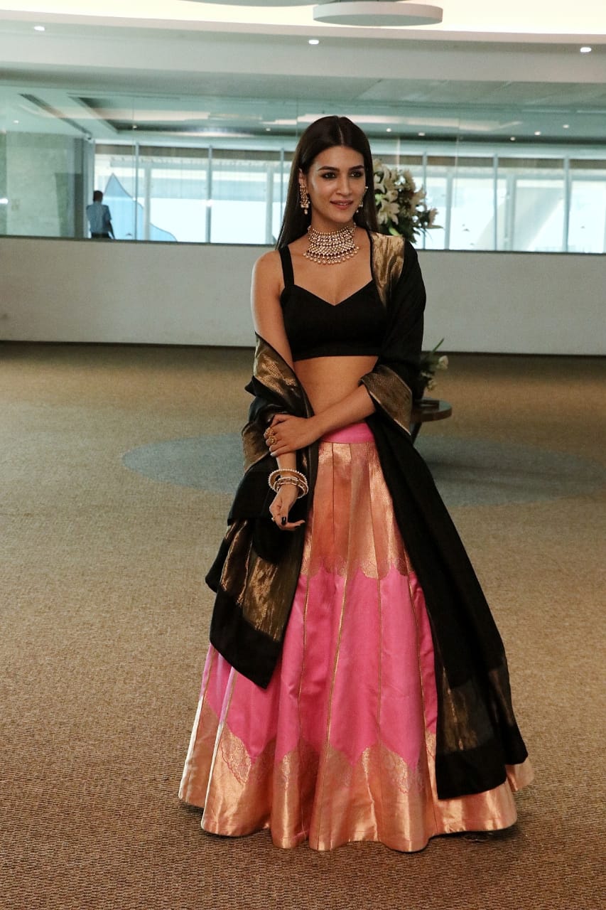 Kriti Sanon looks ethereal in traditional avatar at 'Panipat' trailer preview